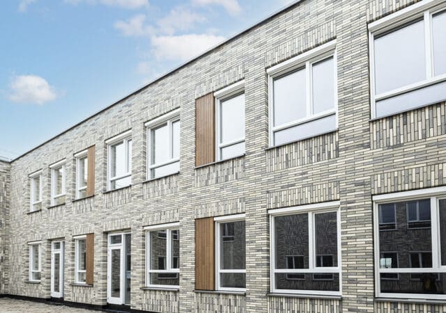Eindhovense school herbergt volledig circulair kunststof kozijnen 4