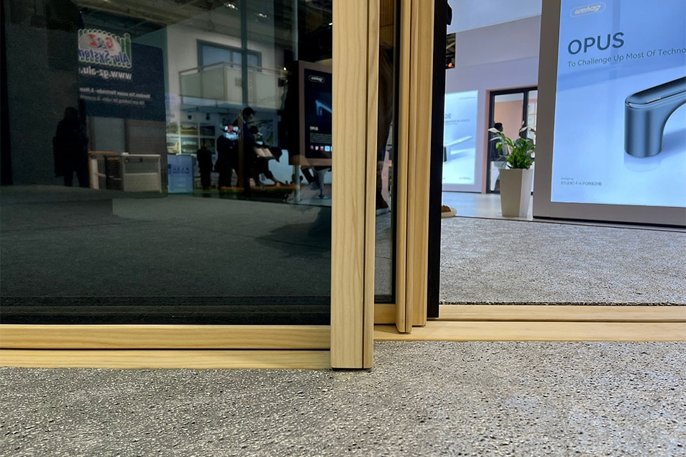 Minimalistische schuifpui met houten afwerking 5