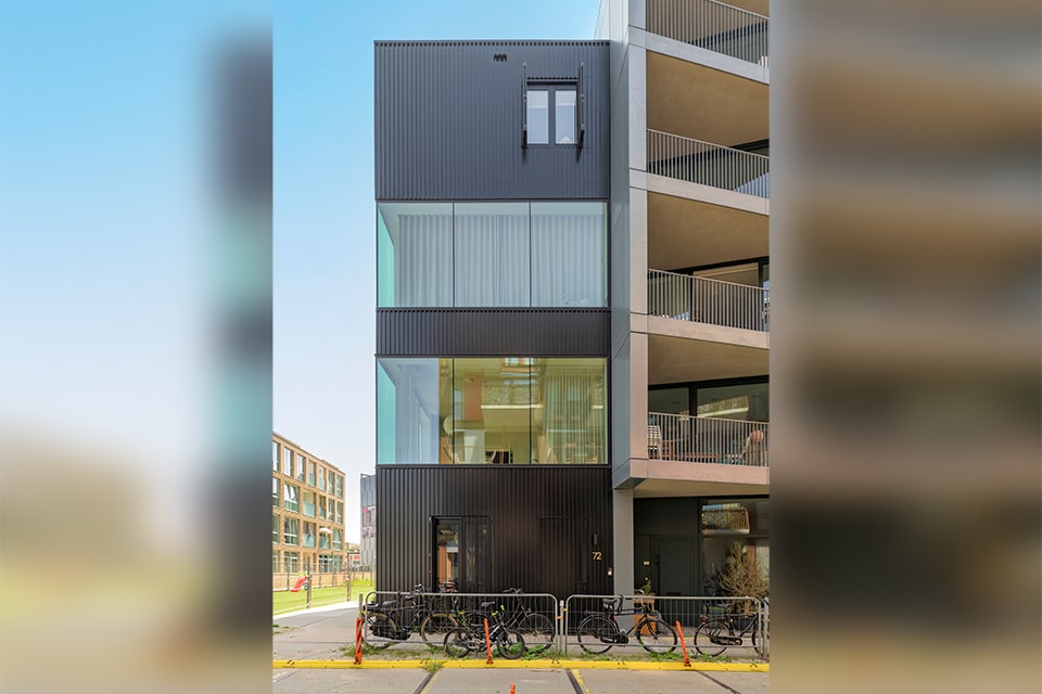 Extremely clean facade appearance thanks to continuous lines 1