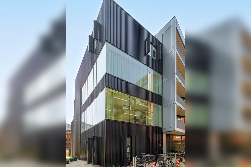 Extremely clean facade appearance thanks to continuous lines 6