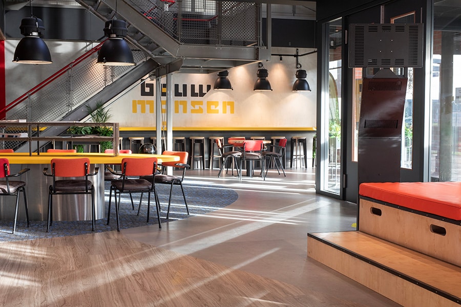 Contrastrijke vloerbedekking brengt nieuw werkplein tot leven 5