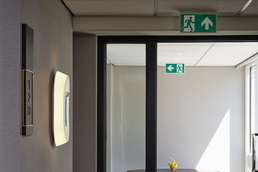 Volwaardige noodverlichting in een designarmatuur  1