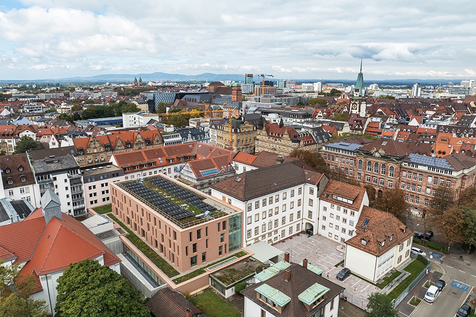 Architectonische verfijning met buitenjaloezieën  1