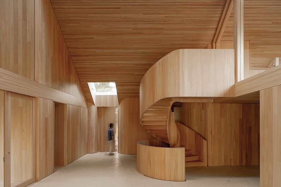 Form follows nature in new office building Table Mountain 1