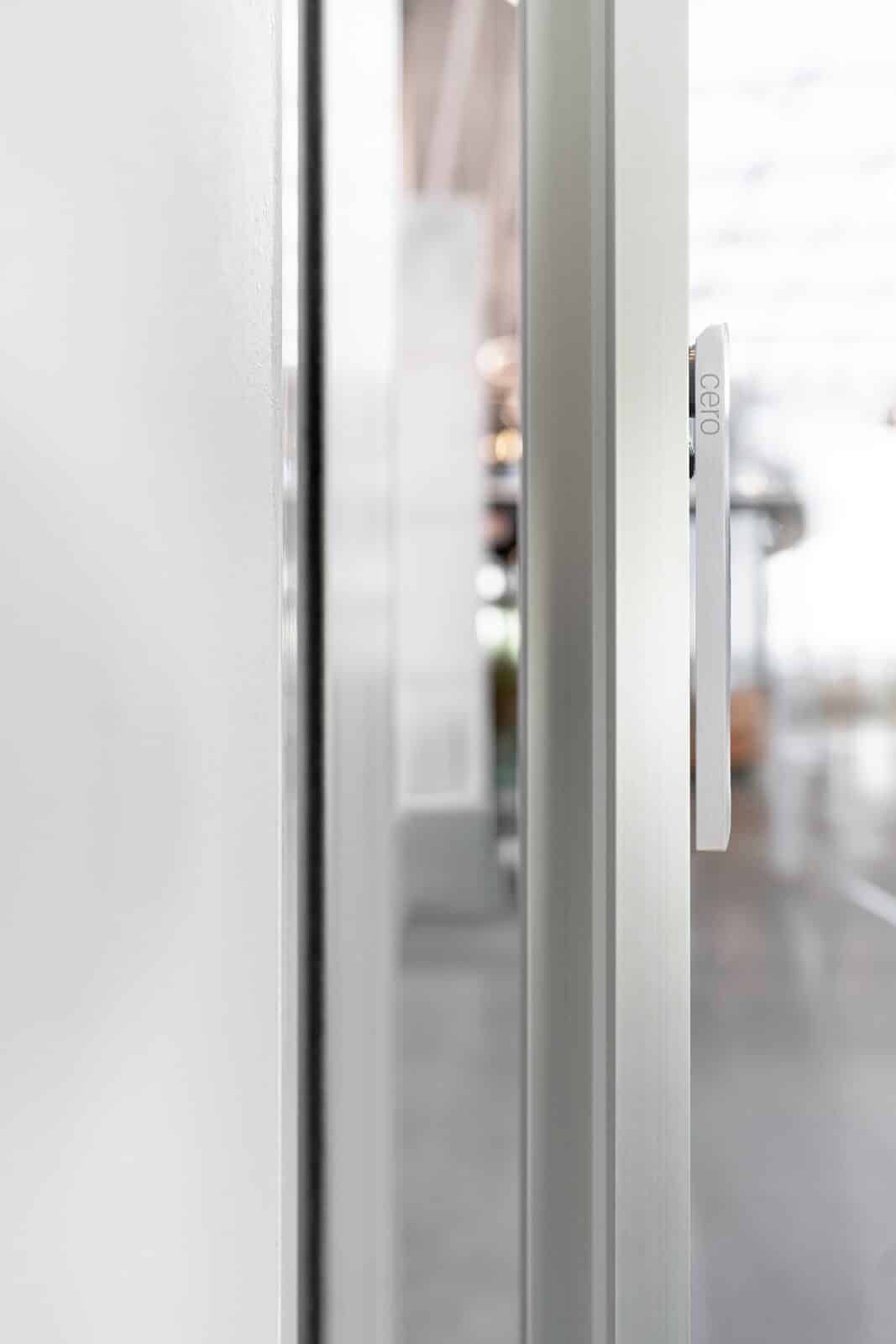 Frameloos schuifraamsysteem tilt glasarchitectuur naar nieuw niveau 3